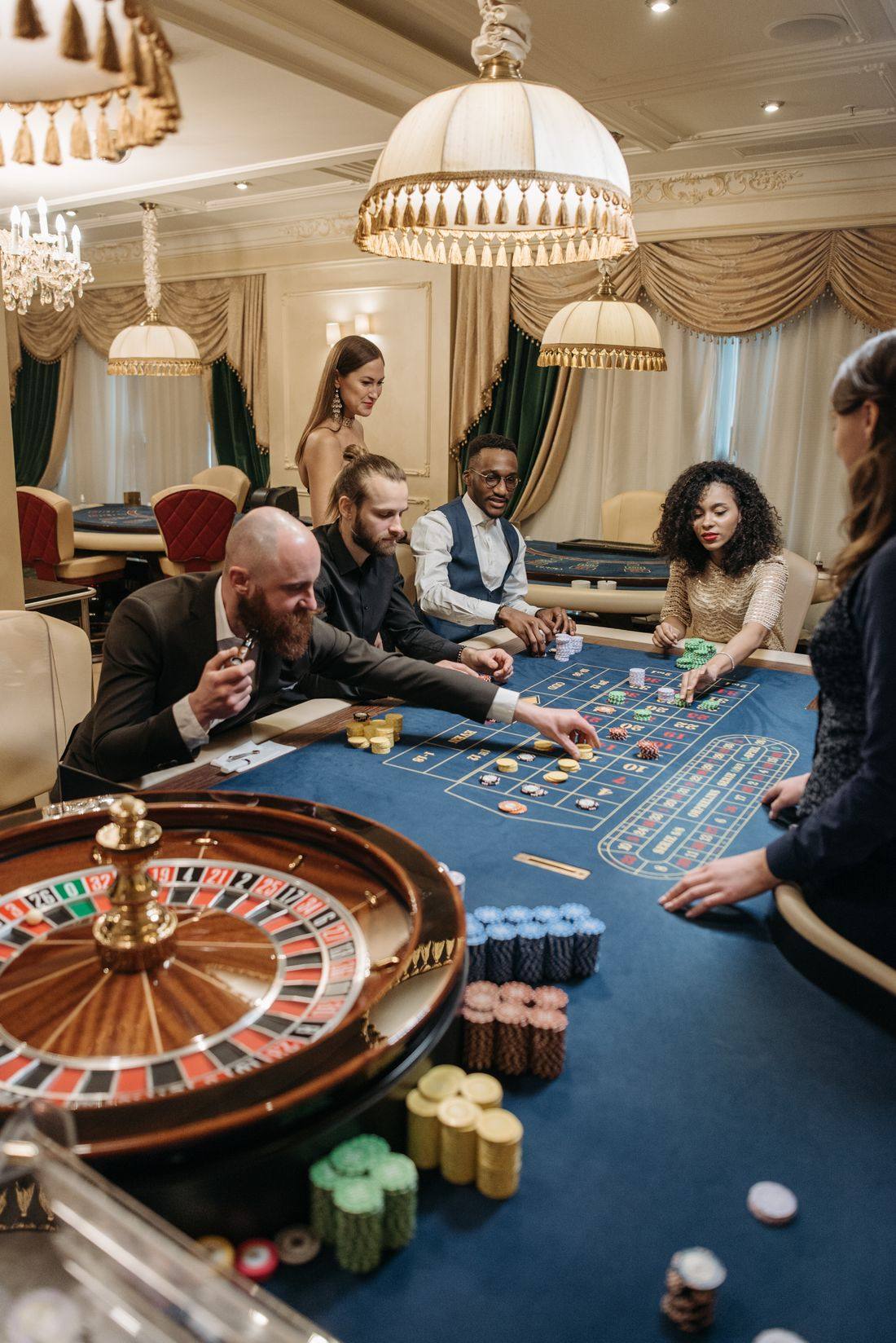 Meja roulette dengan dealer langsung